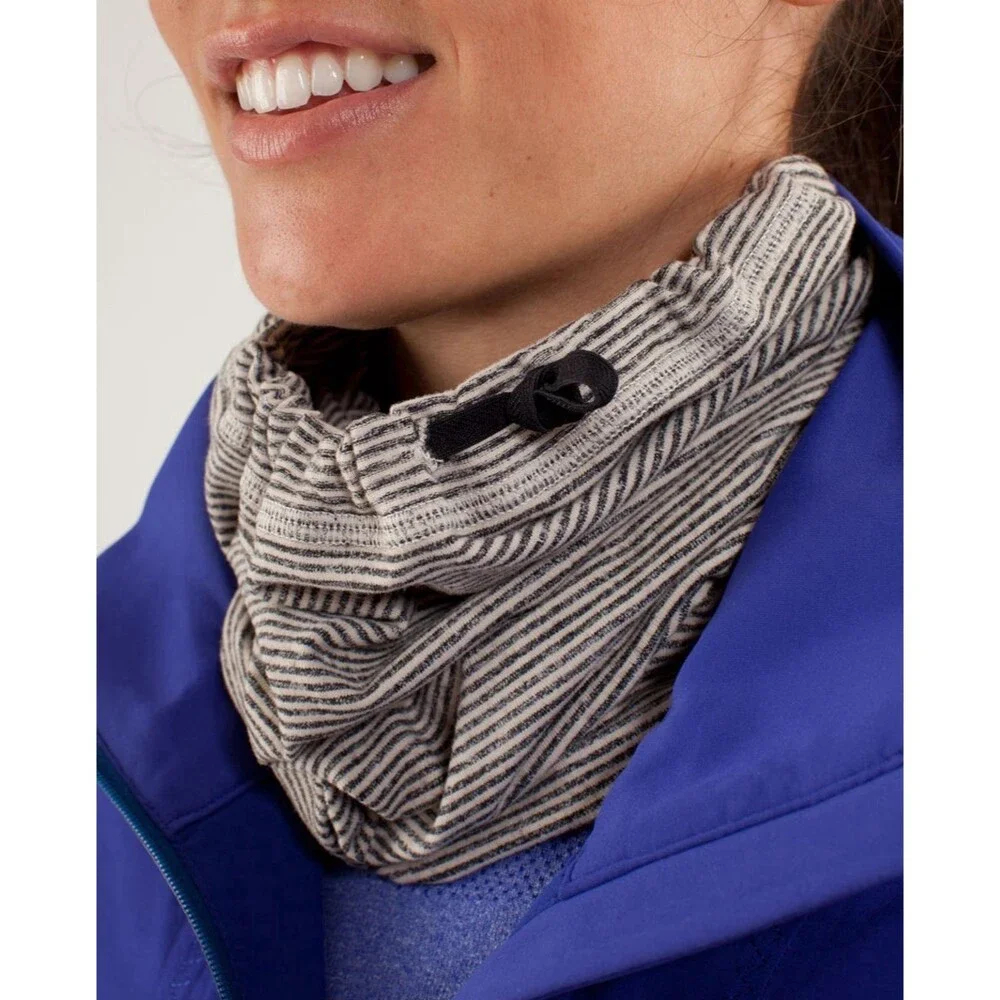 Lululemon Brisk Run Neck Warmer Gaiter Infinity Scarf Heathered Purple Drawcord